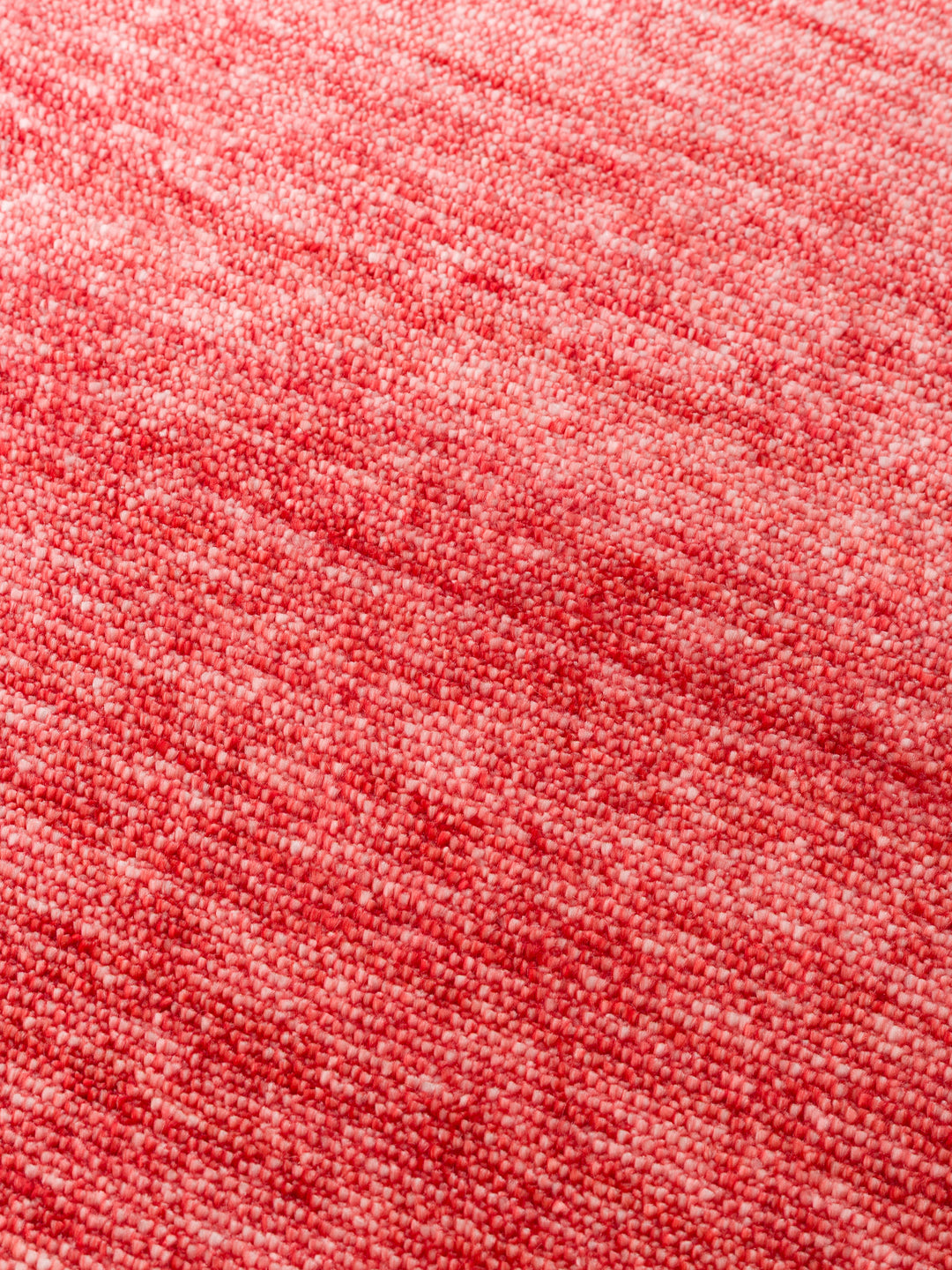 Victoria %100 TENCEL™ Lyocell El Emeği ile Üretilen Halı RED SHERBET doku detayı